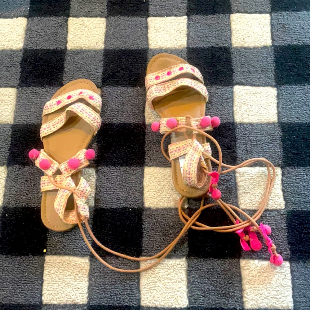 - American eagle boho pompom sandals in pink s5 must bundle